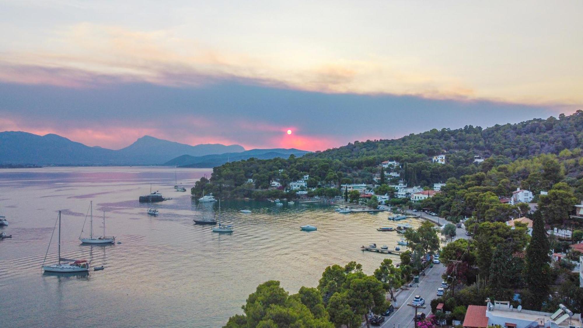 Seaview Apartment - Poros Relaxing Beachfront Flat Pórosz Kültér fotó
