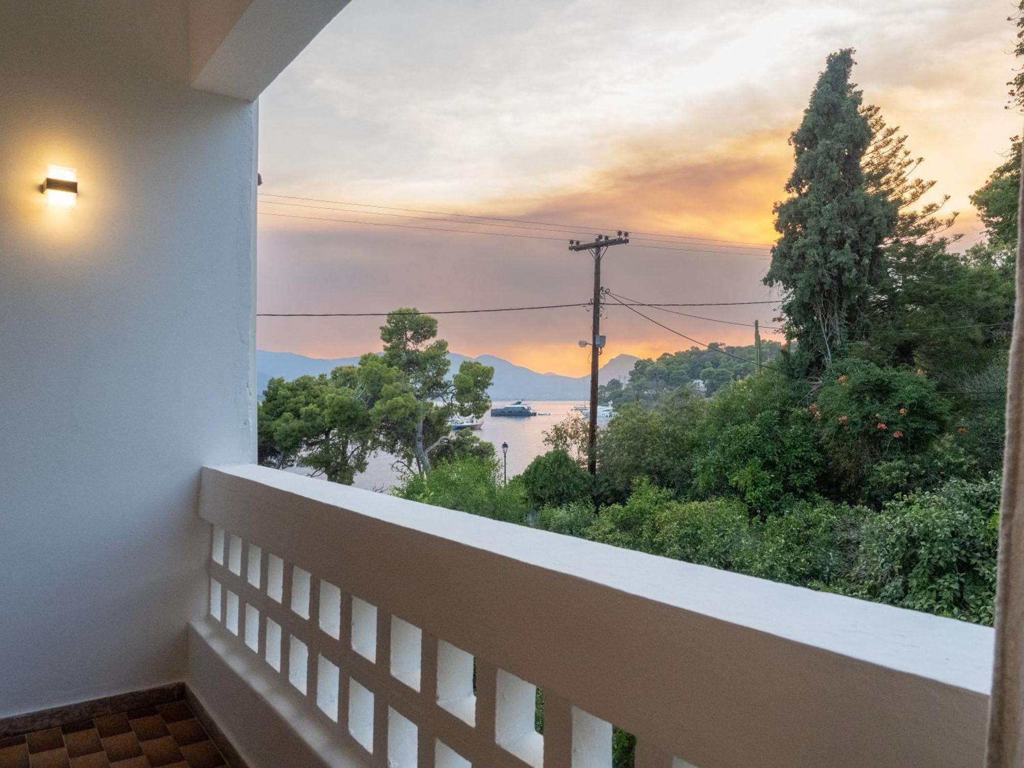 Seaview Apartment - Poros Relaxing Beachfront Flat Pórosz Kültér fotó