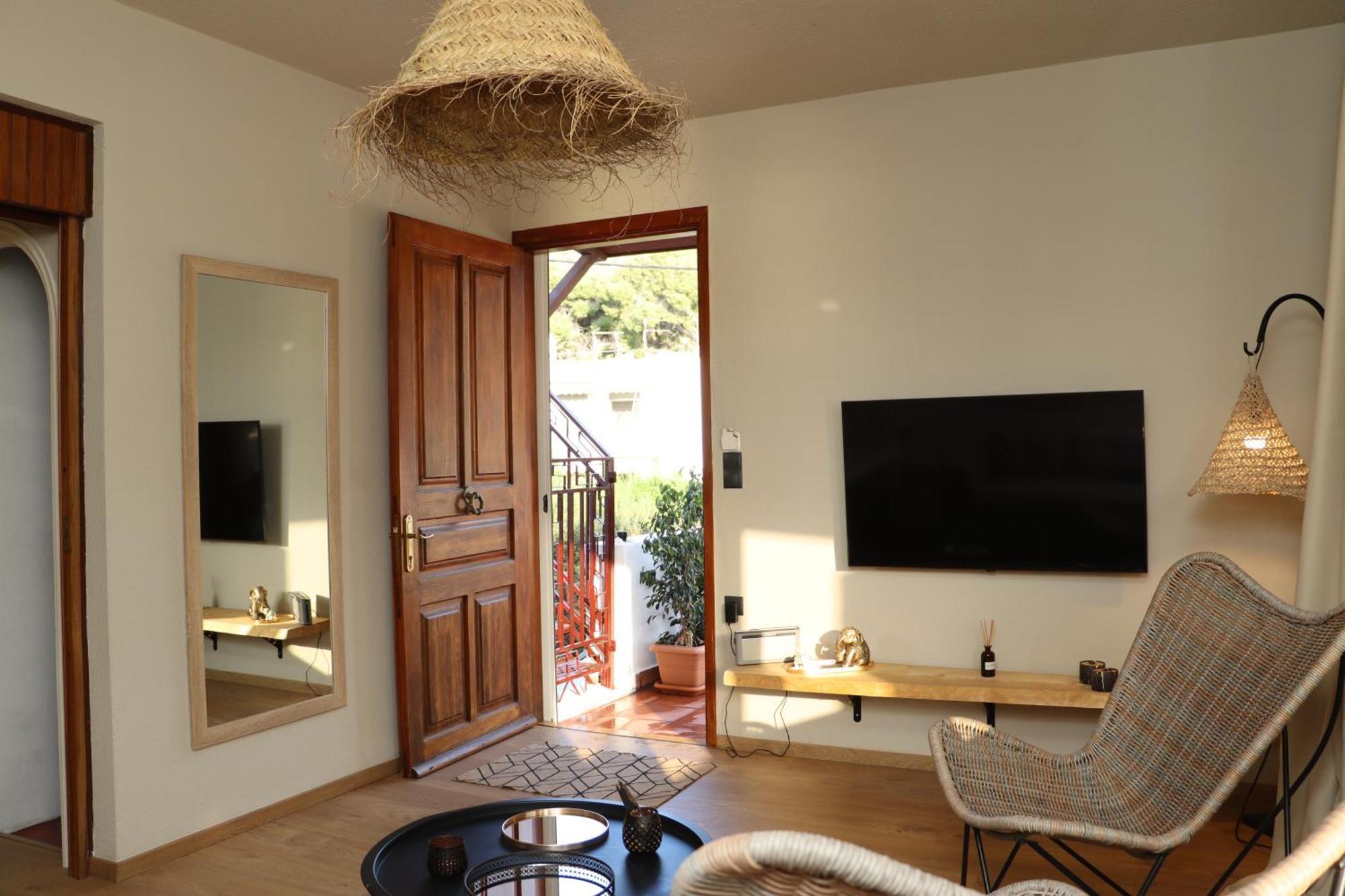Seaview Apartment - Poros Relaxing Beachfront Flat Pórosz Kültér fotó