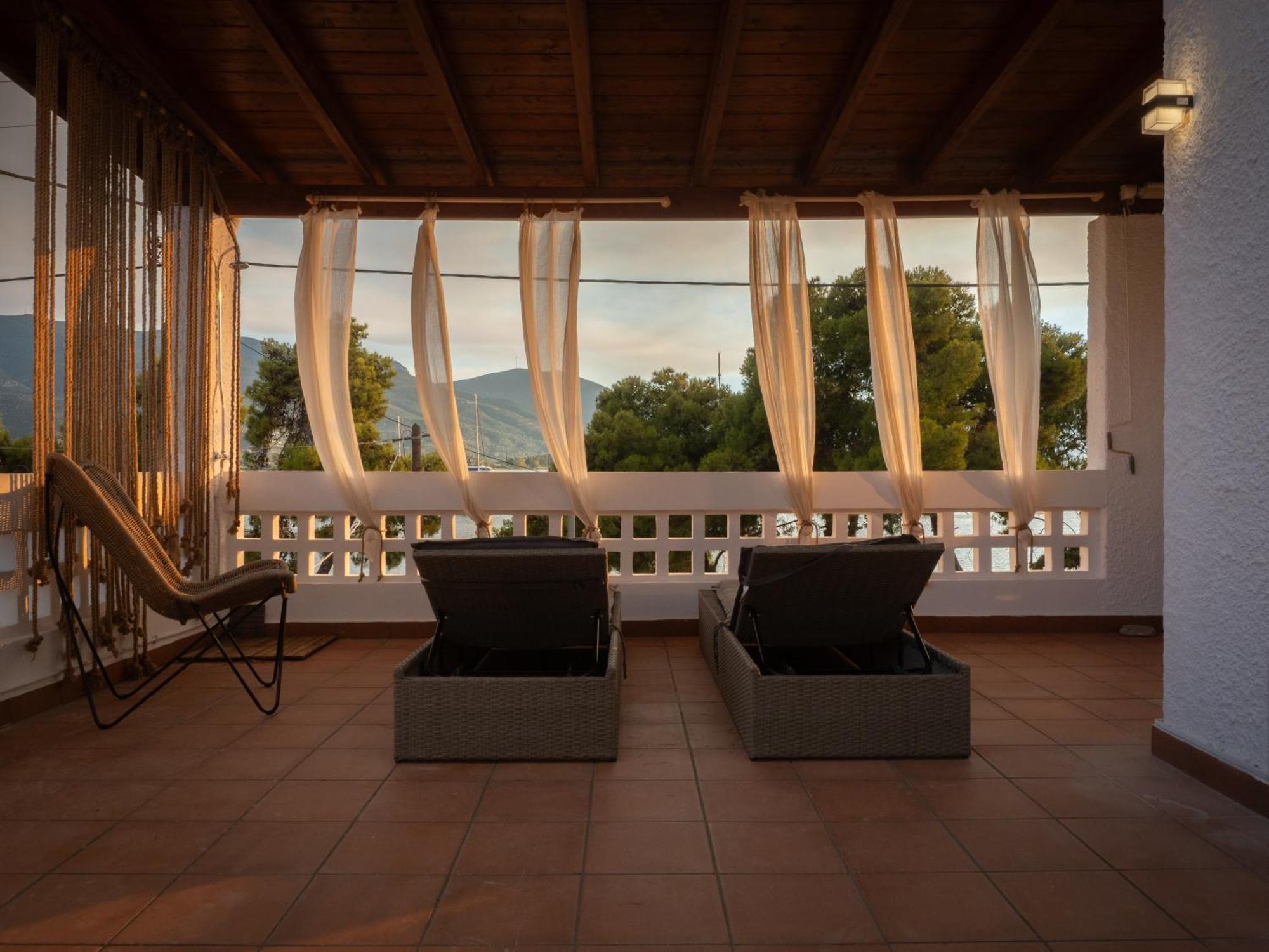 Seaview Apartment - Poros Relaxing Beachfront Flat Pórosz Kültér fotó