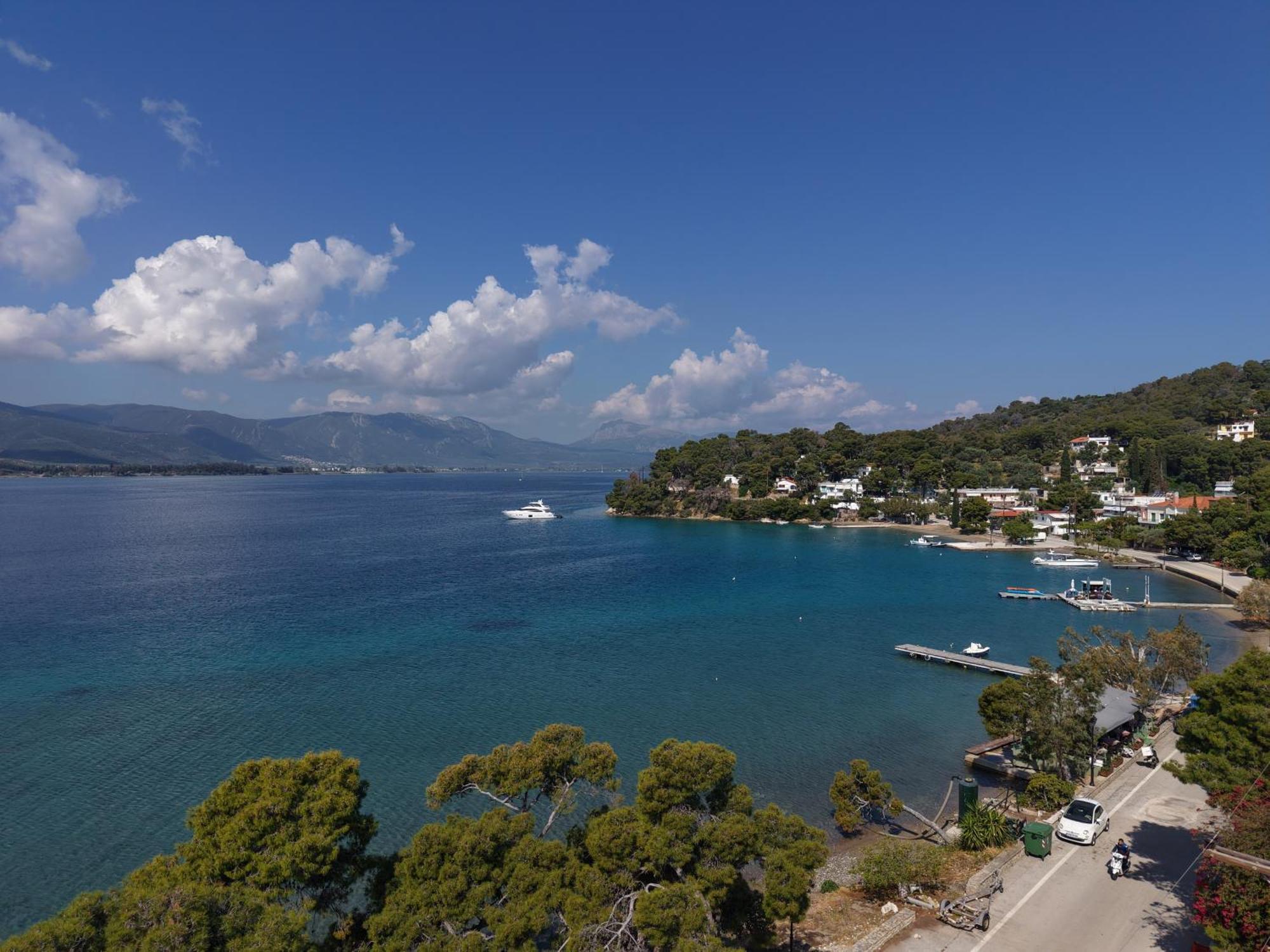 Seaview Apartment - Poros Relaxing Beachfront Flat Pórosz Kültér fotó