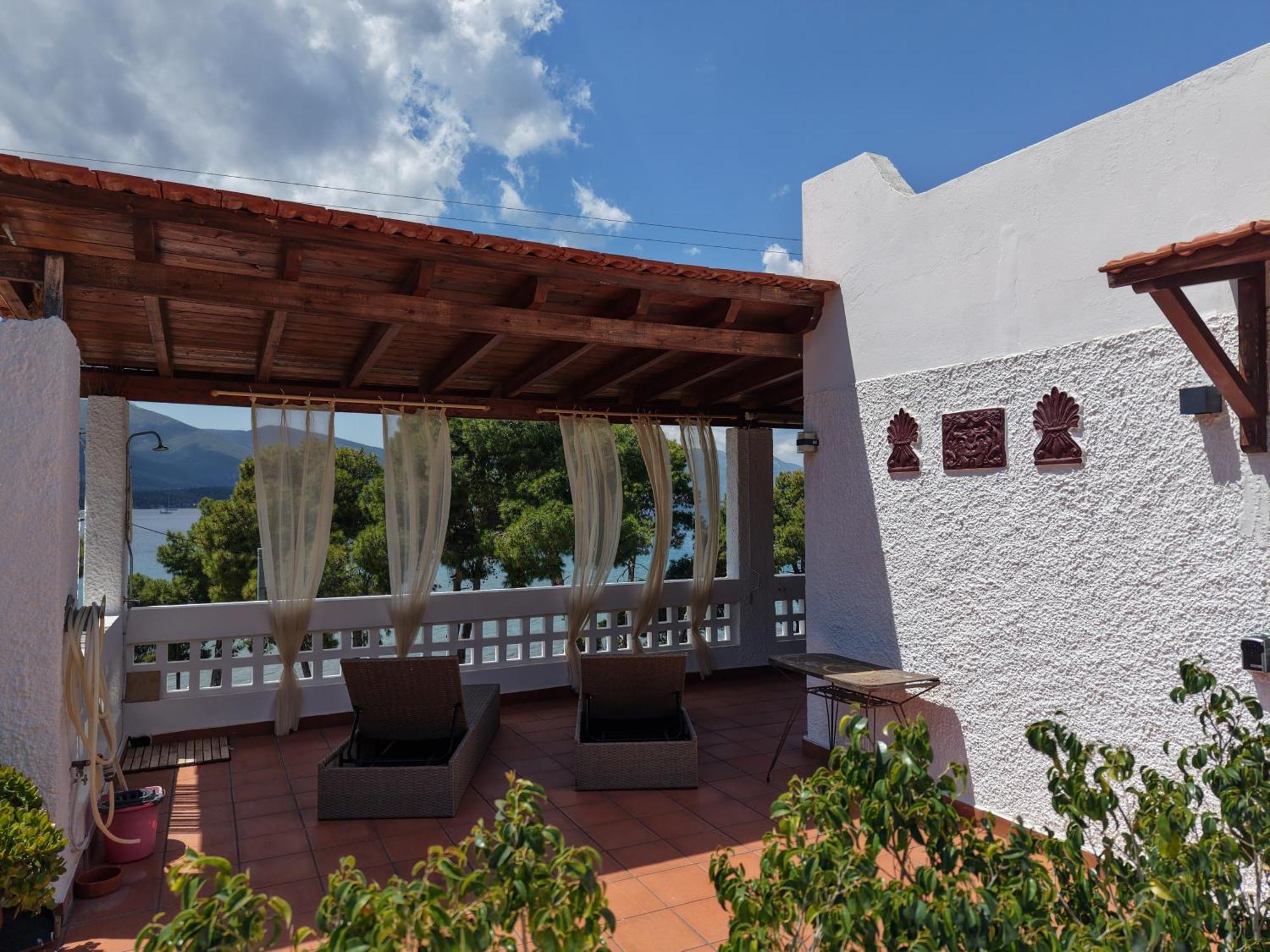 Seaview Apartment - Poros Relaxing Beachfront Flat Pórosz Kültér fotó